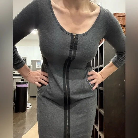 RARE Barami Sz S  Y2K gray, long-sleeve, zip-front dress with contrast Sides. - Picture 9 of 10